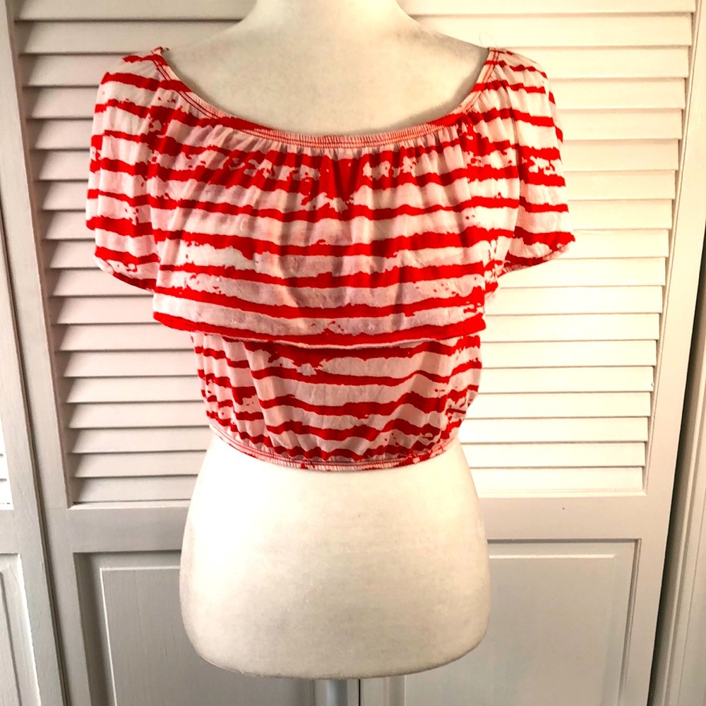 Clearance- Ruffled crop top